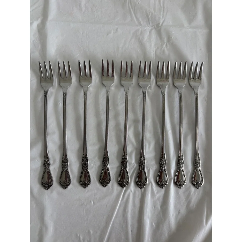 Oneida Raphael Distinction Deluxe Stainless Cocktail Forks Set of 9 Seafood 6in